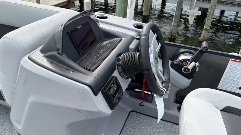 Slide: The Image of Harris Cruiser 230 2026 - 6