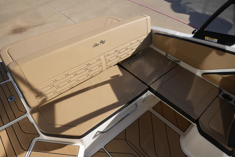 Slide: The Image of Sea Ray SPX 210 2026 - 10