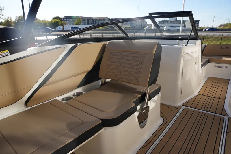 Slide: The Image of Sea Ray SPX 210 2026 - 11