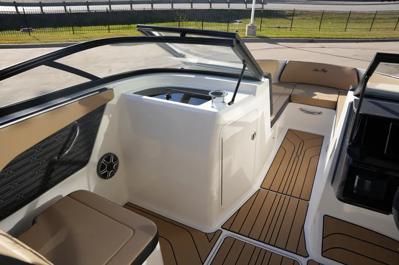 Slide: The Image of Sea Ray SPX 210 2026 - 15