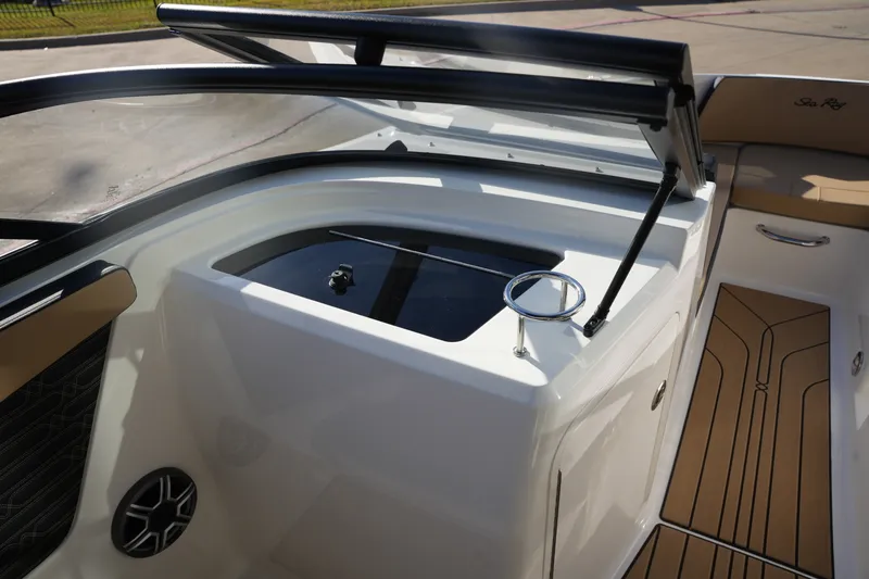 Slide: The Image of Sea Ray SPX 210 2026 - 16