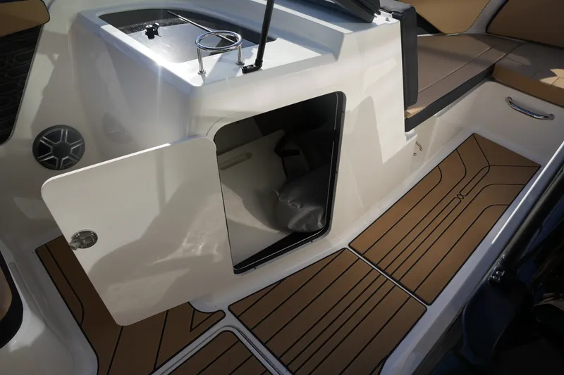 Slide: The Image of Sea Ray SPX 210 2026 - 18