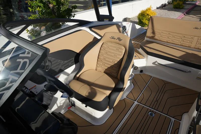 Slide: The Image of Sea Ray SPX 210 2026 - 19