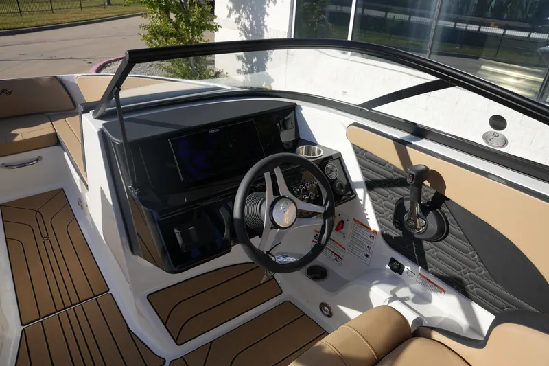 Slide: The Image of Sea Ray SPX 210 2026 - 20