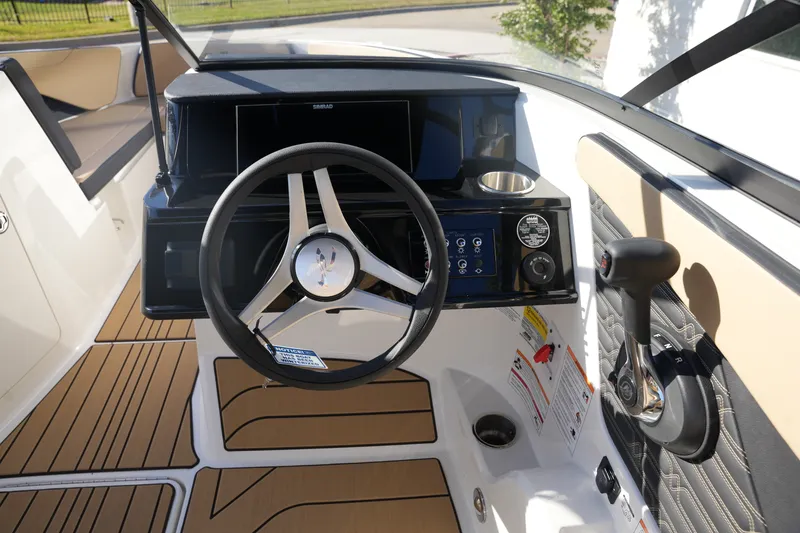 Slide: The Image of Sea Ray SPX 210 2026 - 21