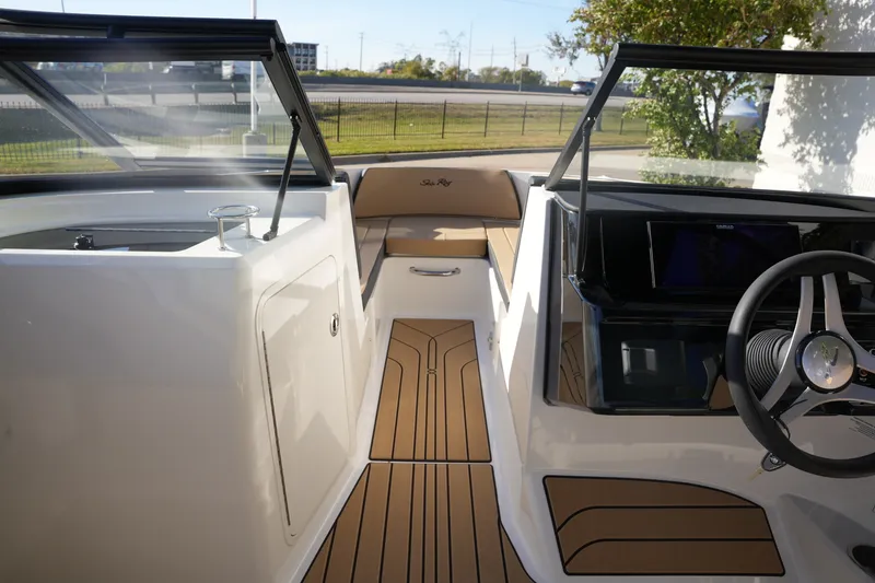 Slide: The Image of Sea Ray SPX 210 2026 - 24