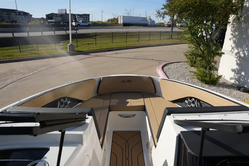 Slide: The Image of Sea Ray SPX 210 2026 - 25