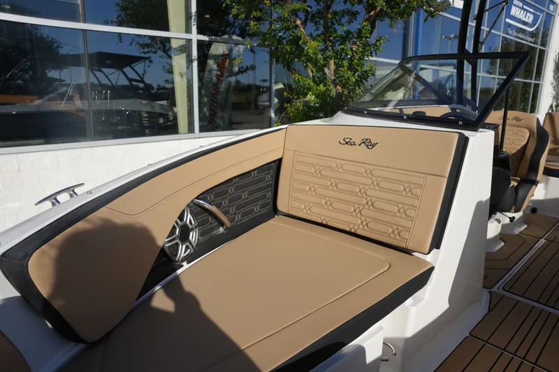 Slide: The Image of Sea Ray SPX 210 2026 - 26