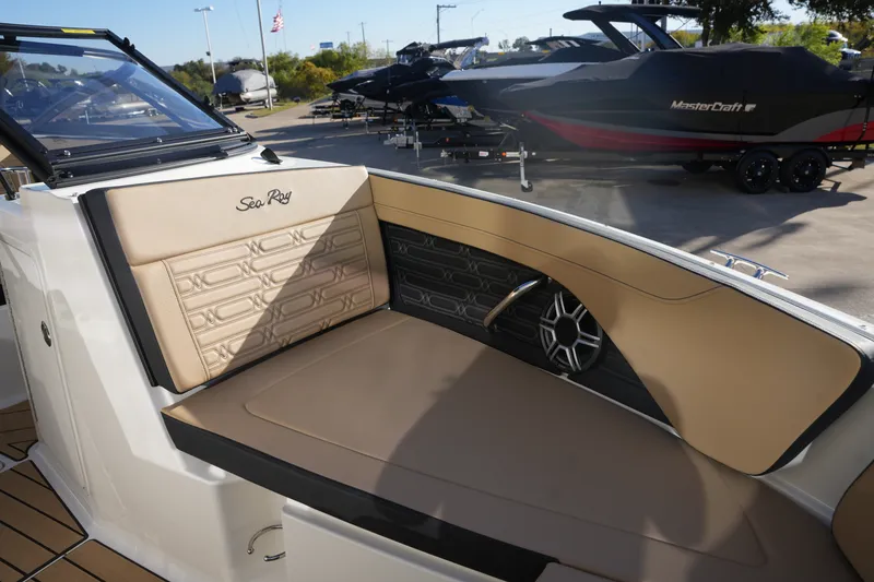 Slide: The Image of Sea Ray SPX 210 2026 - 27