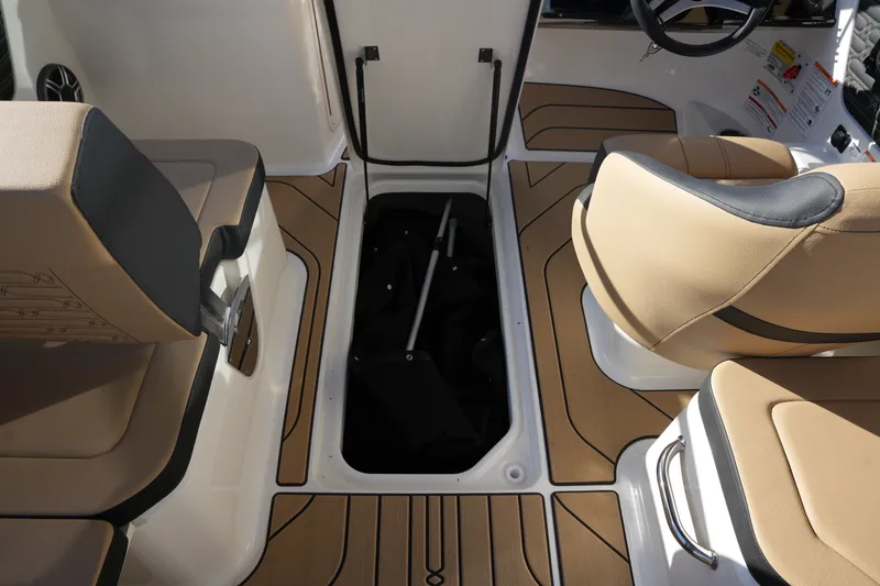 Slide: The Image of Sea Ray SPX 210 2026 - 29