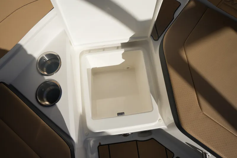 Slide: The Image of Sea Ray SPX 210 2026 - 31