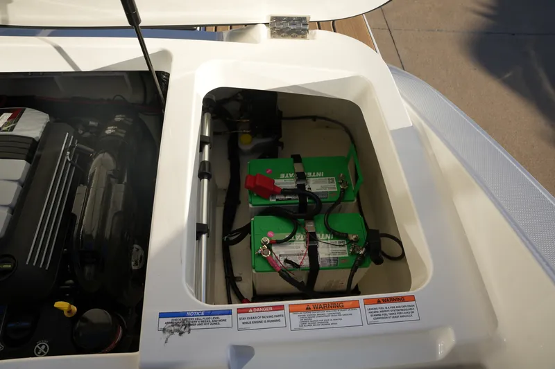 Slide: The Image of Sea Ray SPX 210 2026 - 33