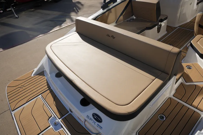 Slide: The Image of Sea Ray SPX 210 2026 - 6