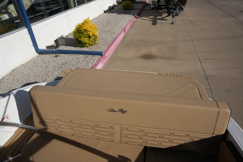 Slide: The Image of Sea Ray SPX 210 2026 - 7