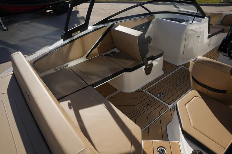 Slide: The Image of Sea Ray SPX 210 2026 - 8