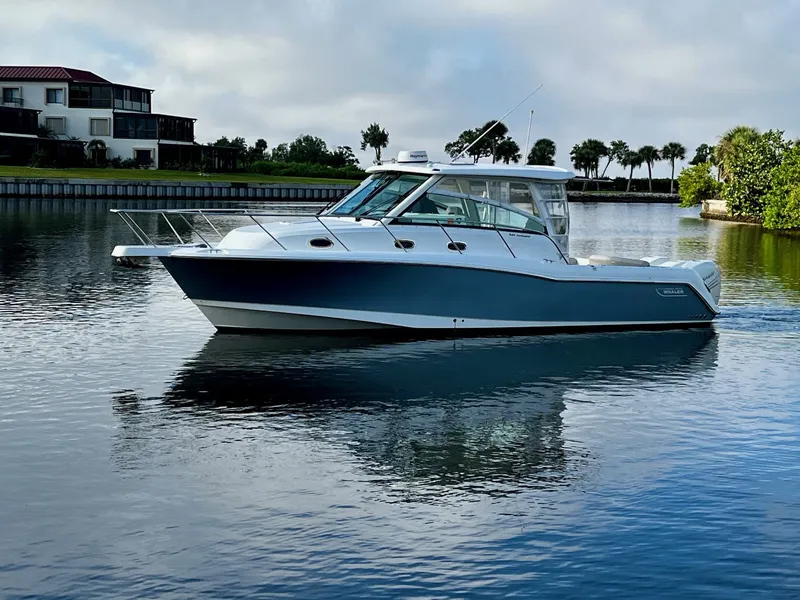 Slide: The Image of Boston Whaler 345 CONQUEST 2016 - 10