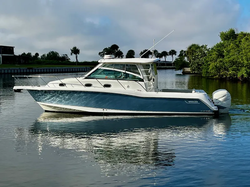 Slide: The Image of Boston Whaler 345 CONQUEST 2016 - 11