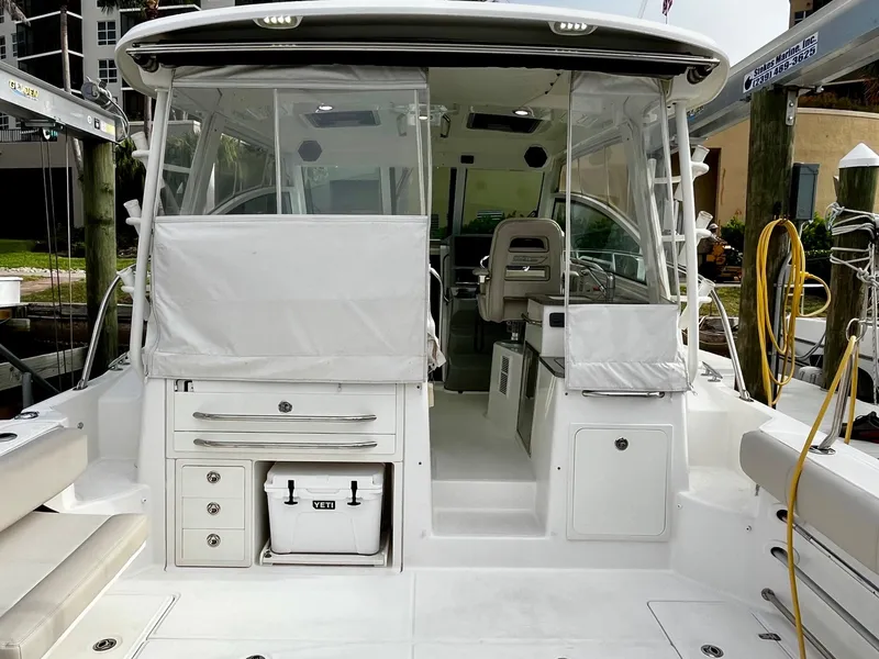 Slide: The Image of Boston Whaler 345 CONQUEST 2016 - 14
