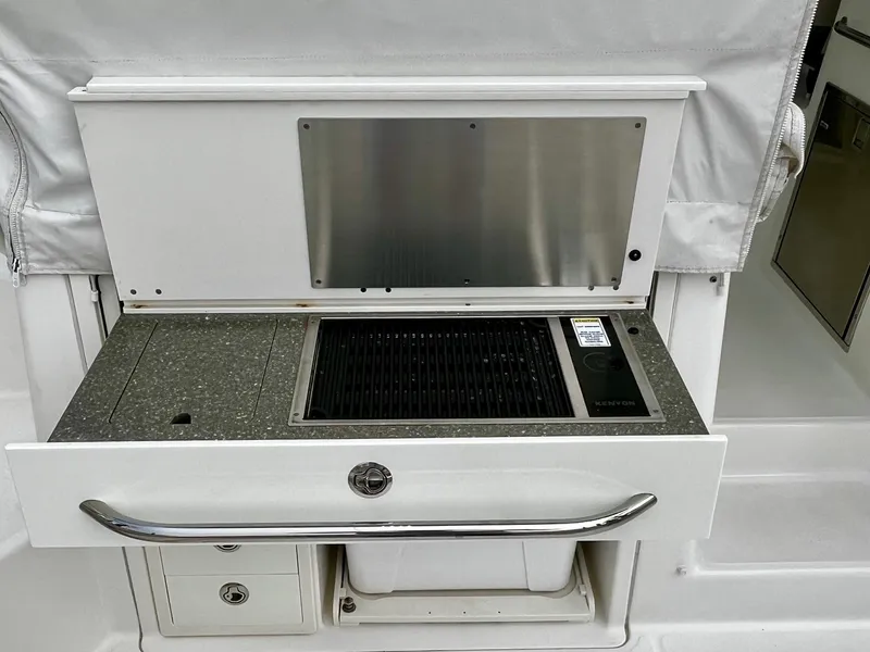 Slide: The Image of Boston Whaler 345 CONQUEST 2016 - 15