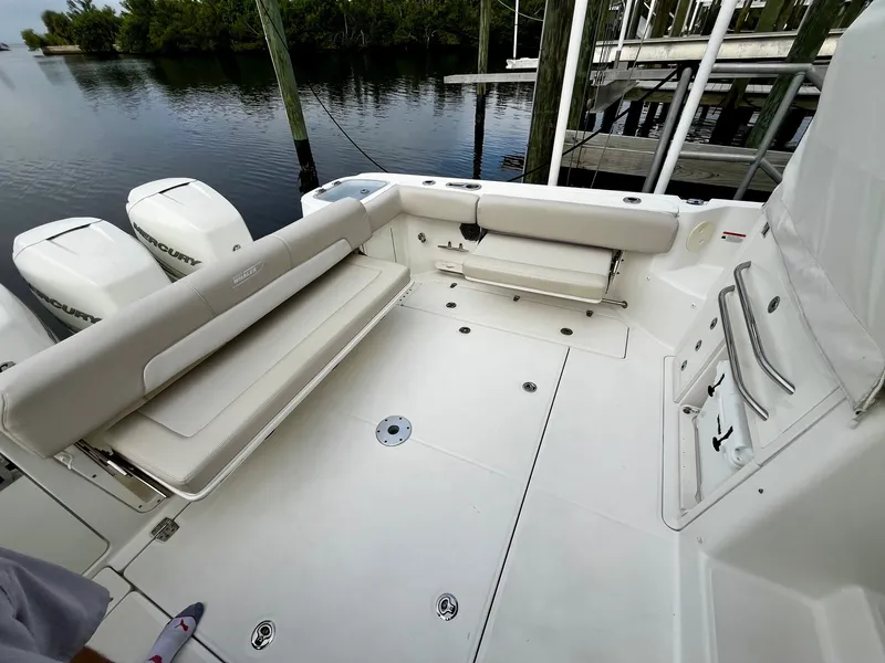 Slide: The Image of Boston Whaler 345 CONQUEST 2016 - 16