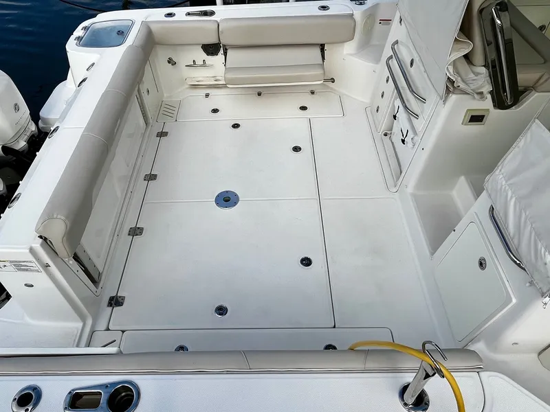 Slide: The Image of Boston Whaler 345 CONQUEST 2016 - 17