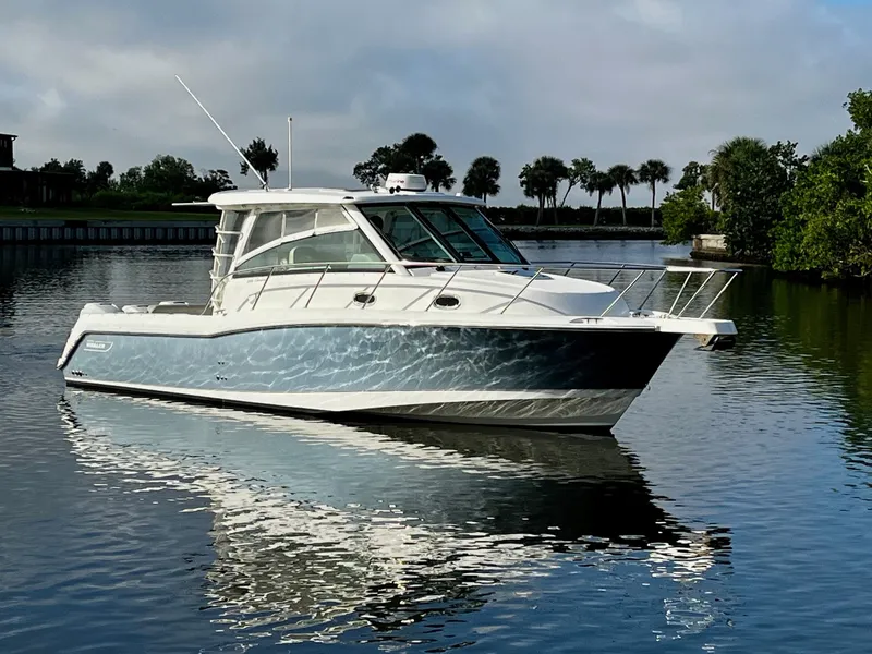 Slide: The Image of Boston Whaler 345 CONQUEST 2016 - 2