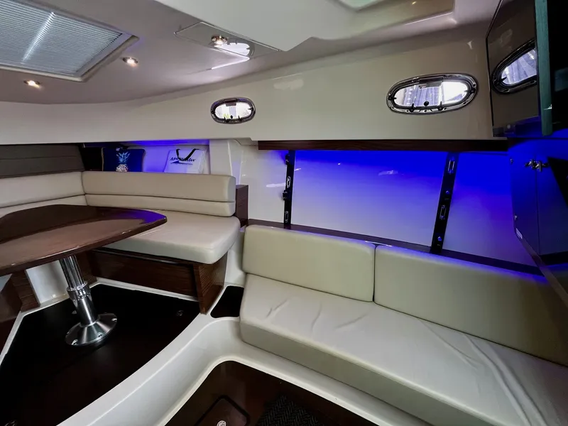 Slide: The Image of Boston Whaler 345 CONQUEST 2016 - 25