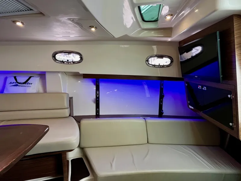 Slide: The Image of Boston Whaler 345 CONQUEST 2016 - 26