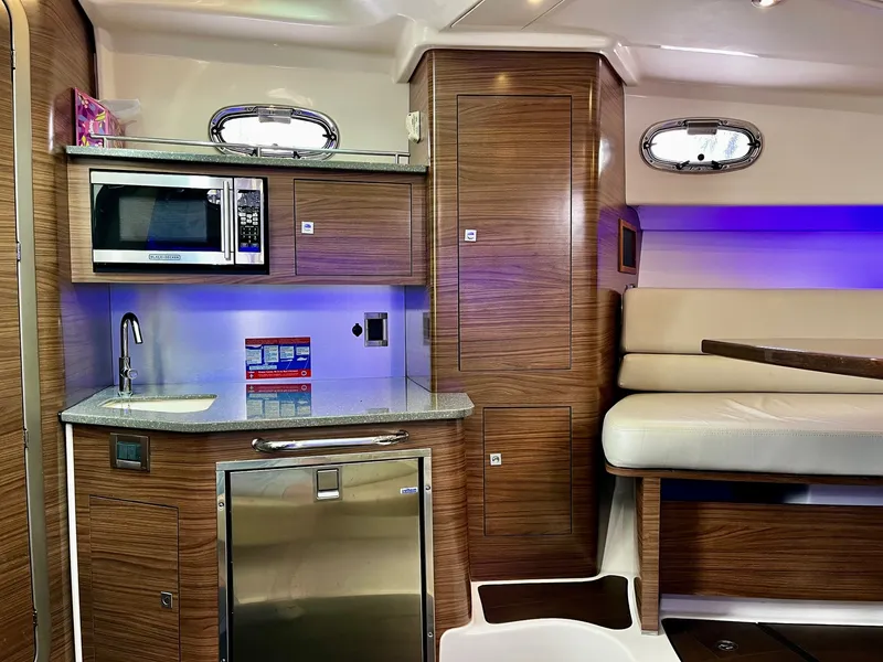 Slide: The Image of Boston Whaler 345 CONQUEST 2016 - 28