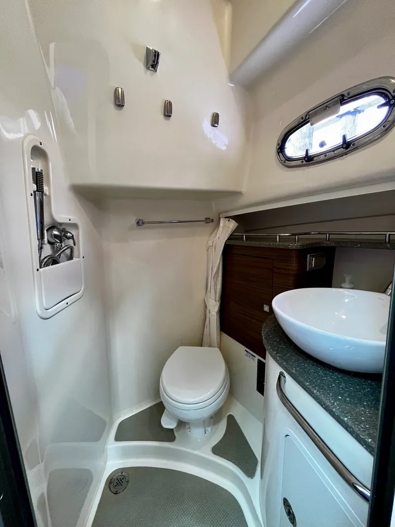 Slide: The Image of Boston Whaler 345 CONQUEST 2016 - 30