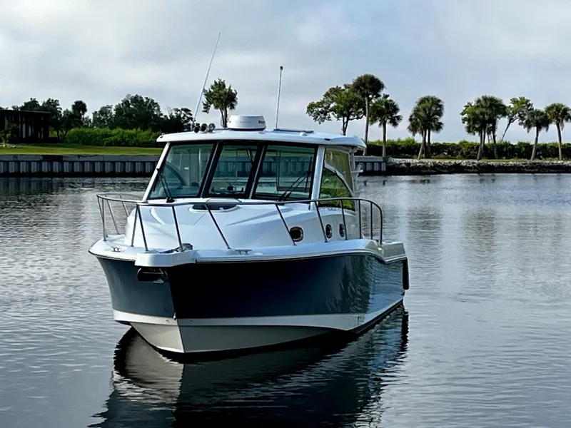 Slide: The Image of Boston Whaler 345 CONQUEST 2016 - 5