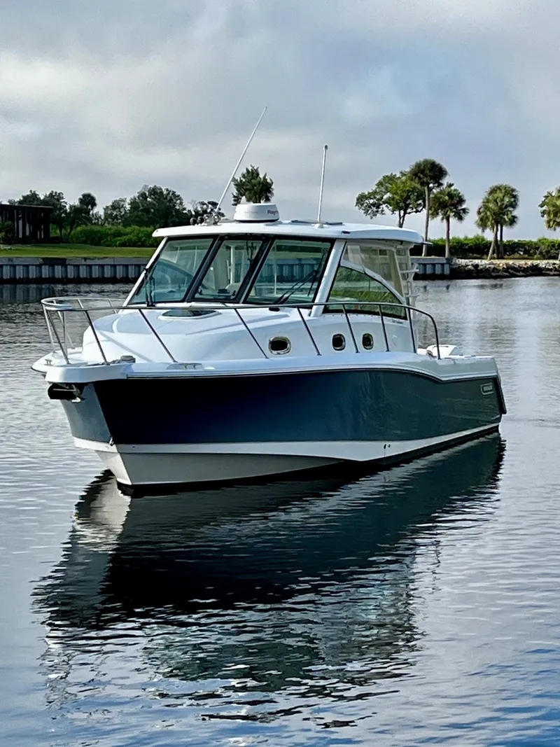 Slide: The Image of Boston Whaler 345 CONQUEST 2016 - 6