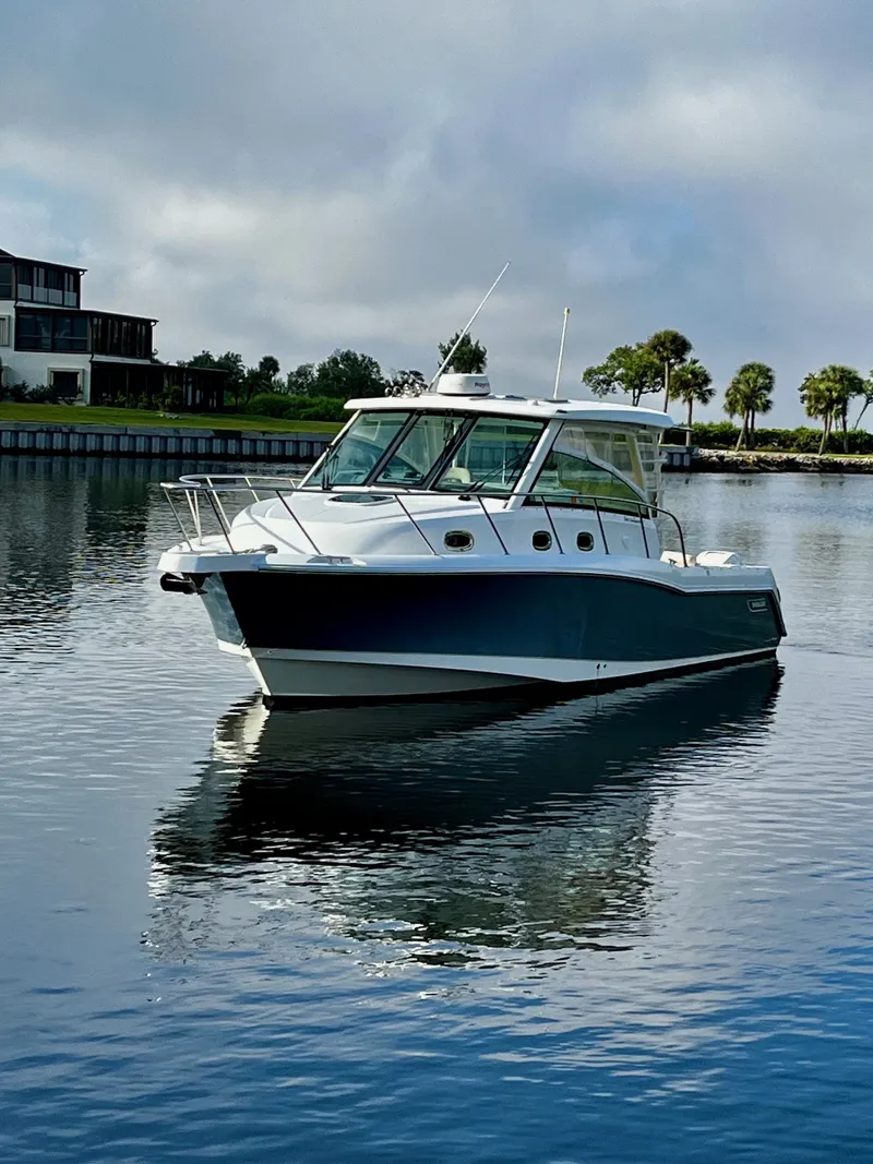 Slide: The Image of Boston Whaler 345 CONQUEST 2016 - 7