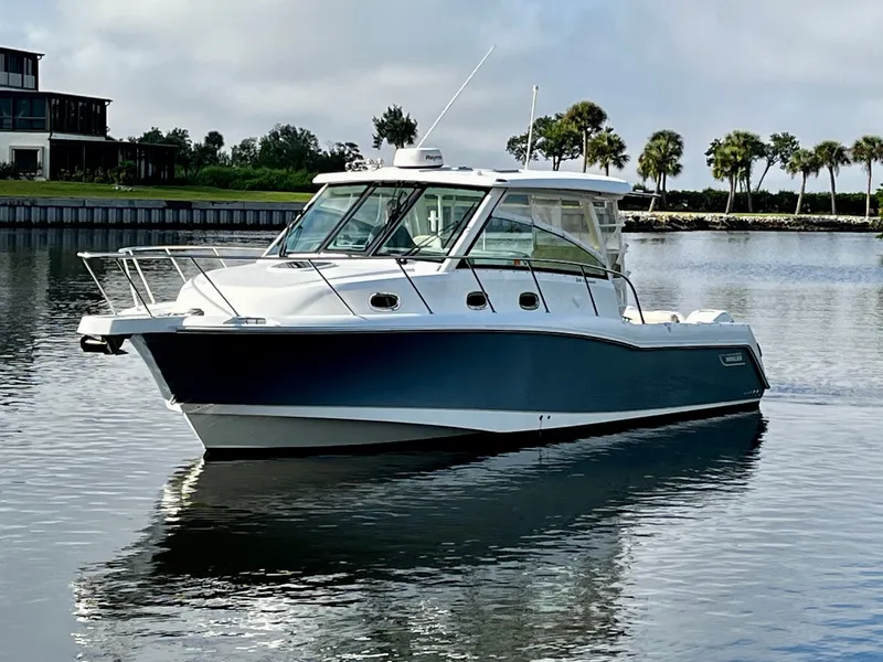 Slide: The Image of Boston Whaler 345 CONQUEST 2016 - 8