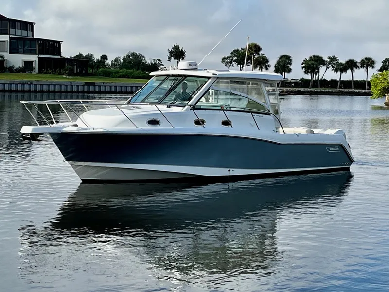 Slide: The Image of Boston Whaler 345 CONQUEST 2016 - 9