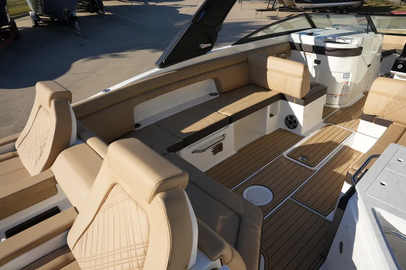 Slide: The Image of Sea Ray SDX 290 2026 - 12