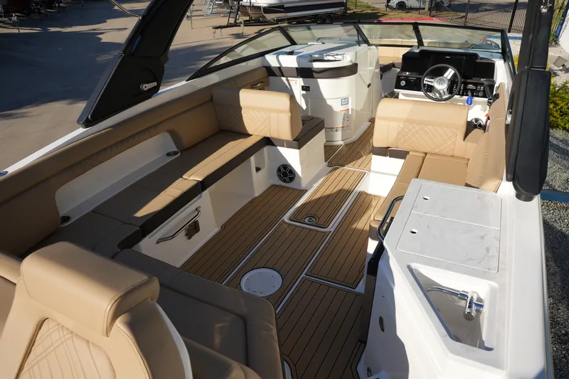 Slide: The Image of Sea Ray SDX 290 2026 - 13