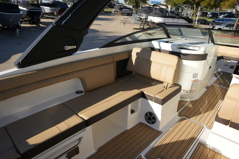 Slide: The Image of Sea Ray SDX 290 2026 - 20
