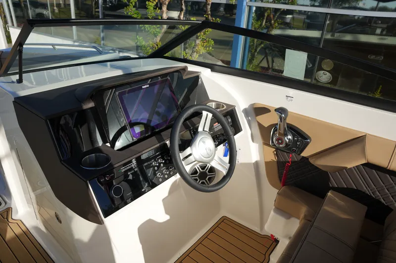 Slide: The Image of Sea Ray SDX 290 2026 - 26