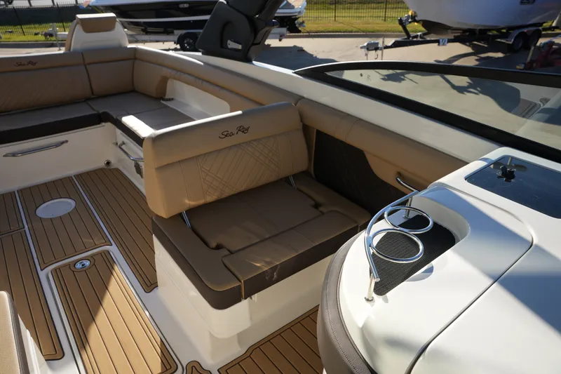 Slide: The Image of Sea Ray SDX 290 2026 - 28