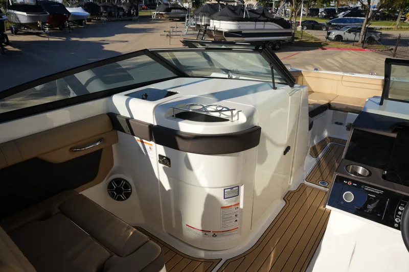 Slide: The Image of Sea Ray SDX 290 2026 - 29