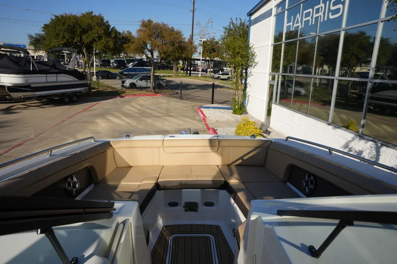 Slide: The Image of Sea Ray SDX 290 2026 - 35