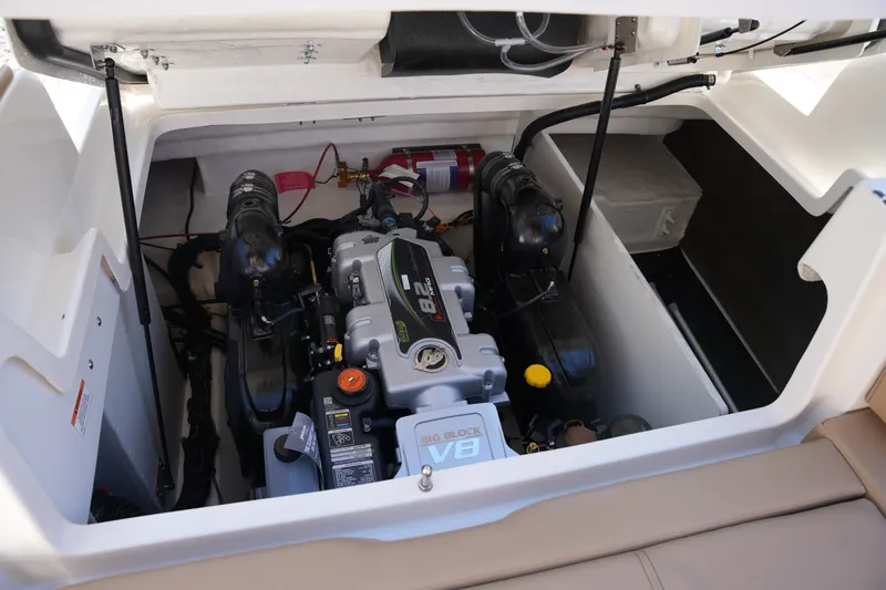 Slide: The Image of Sea Ray SDX 290 2026 - 40