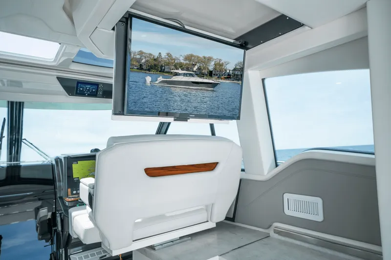 Slide: The Image of Tiara 43LE 2026 - 13