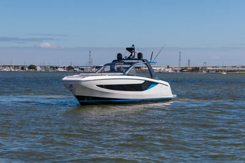 Slide: The Image of Azimut AZ42 VERVE 2023 - 1