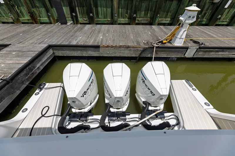 Slide: The Image of Azimut AZ42 VERVE 2023 - 16