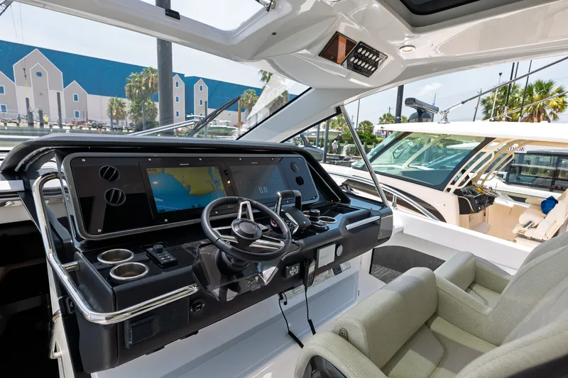 Slide: The Image of Azimut AZ42 VERVE 2023 - 19