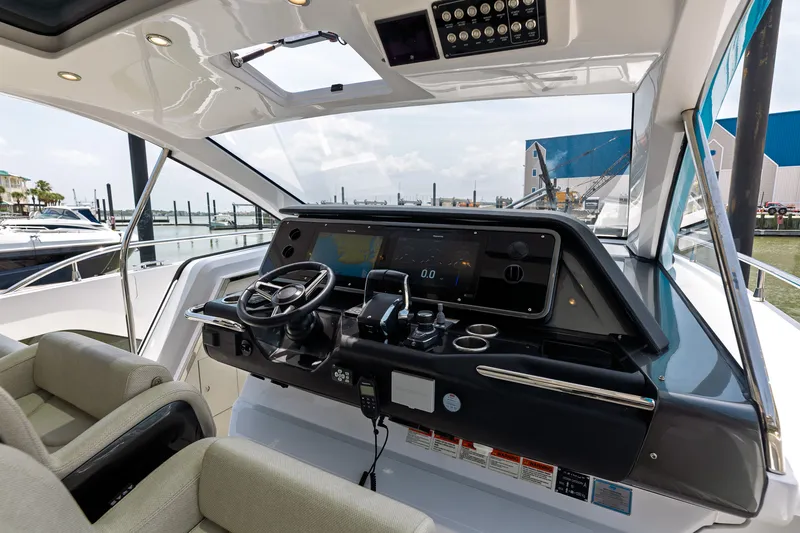 Slide: The Image of Azimut AZ42 VERVE 2023 - 21