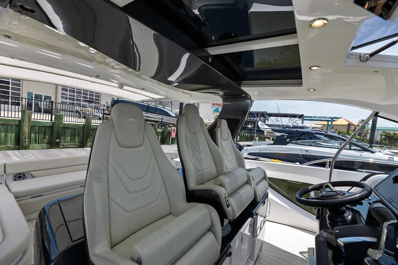 Slide: The Image of Azimut AZ42 VERVE 2023 - 22