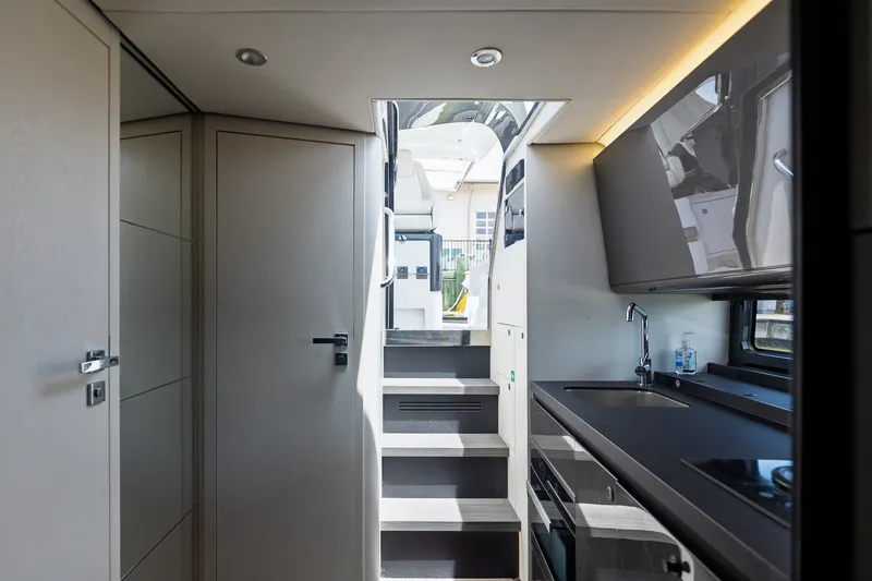 Slide: The Image of Azimut AZ42 VERVE 2023 - 34